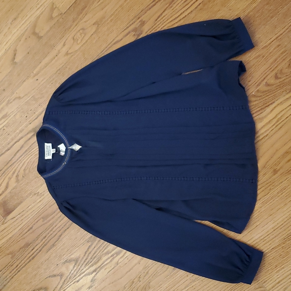 NWT Crescent Wassio pleated front navy split neck blouse, size medium